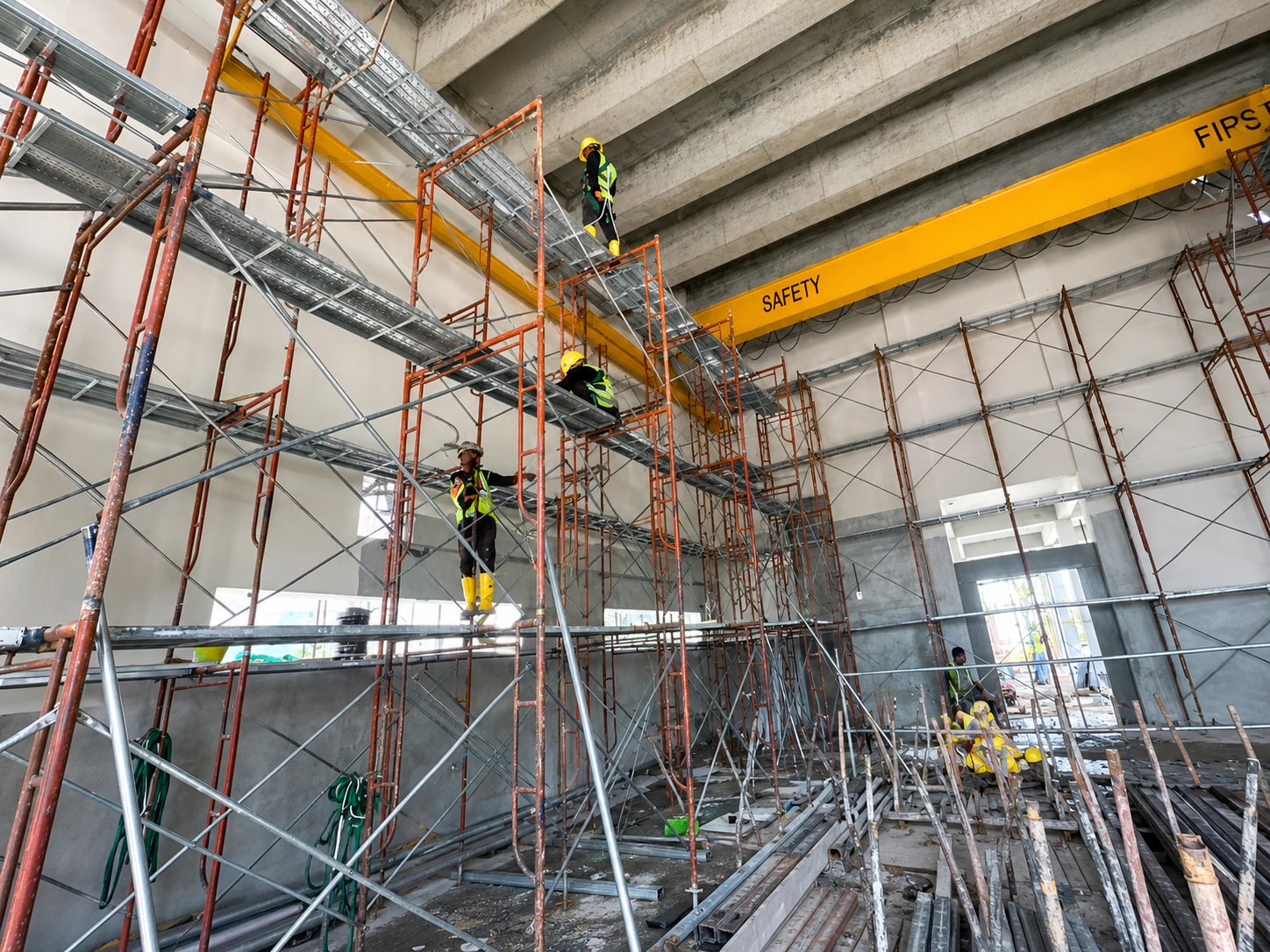 NKBE fixed maintenance lifting system at a documented facility project